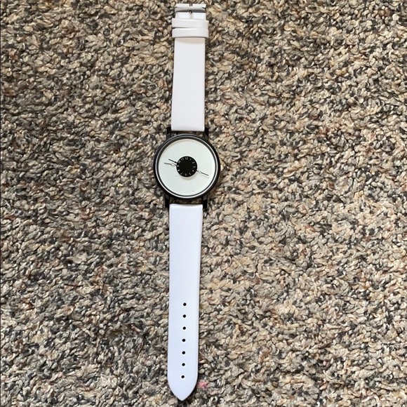 Watch - Picture 1 of 4